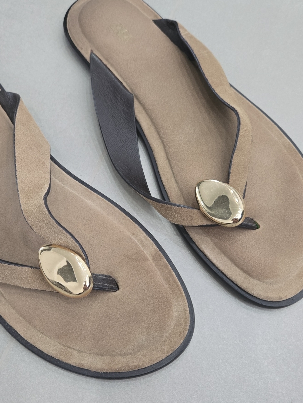 Zara Flat Split Suede Sandals with Metal Embellishment in tan suede Size 41/ 10 - Picture 2 of 5